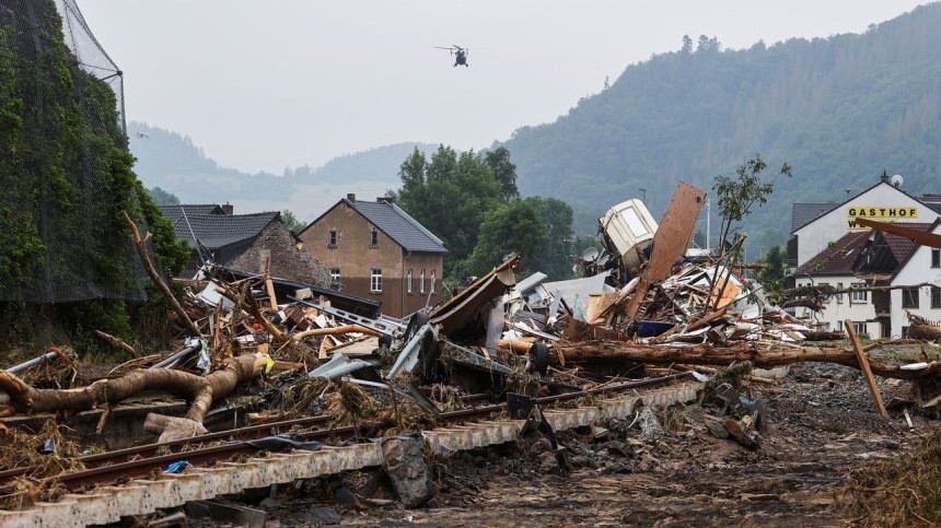 Nguyên nhân mưa lũ lịch sử ở Đức: Tại cả đôi bên