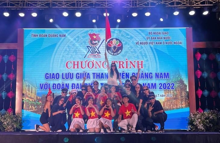 (07.31) Một tiết mục của thanh niên, kiều bào trẻ. (Ảnh: Trọng Lạc)