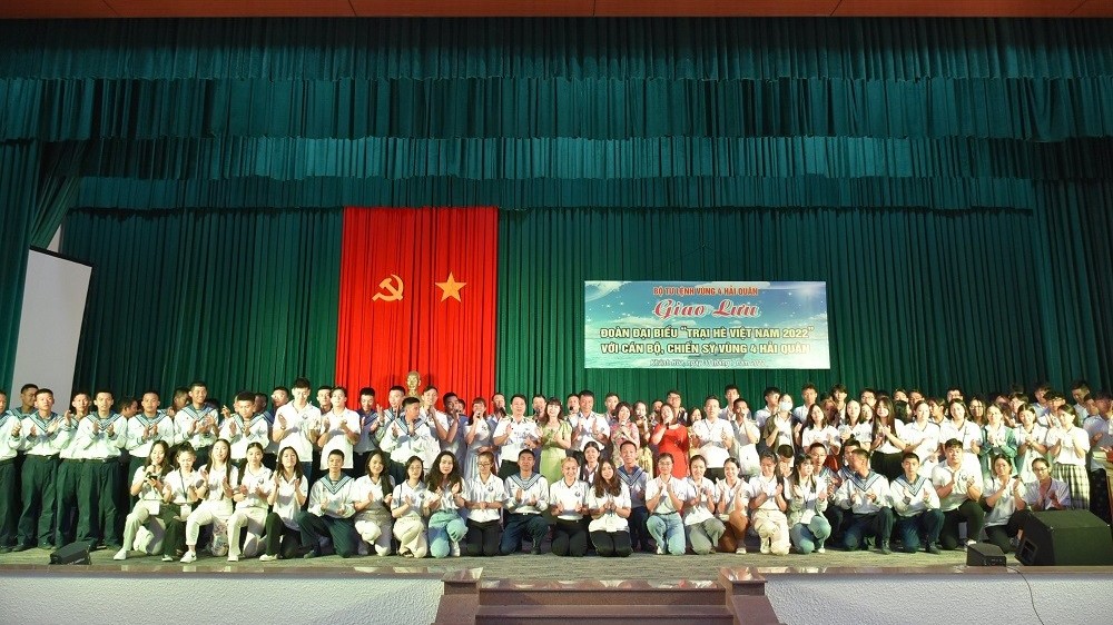 Trại hè Việt Nam 2022: Thanh niên kiều bào giao lưu với cán bộ, chiến sĩ Vùng 4 Hải quân