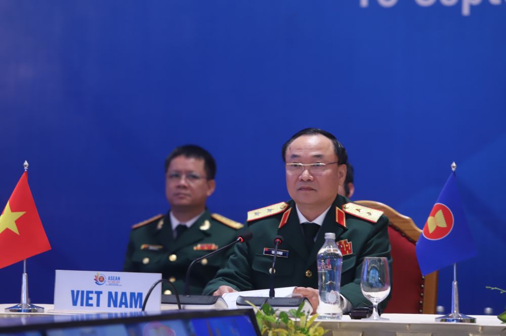 Trung tướng Thái Đại Ngọc, Cục trưởng Cục Tác chiến Bộ Tổng tham mưu Quân đội Nhân dân Việt Nam, phát biểu tại Hội nghị AMOM-10. (Ảnh: Trần Thường) 1455-img-0788