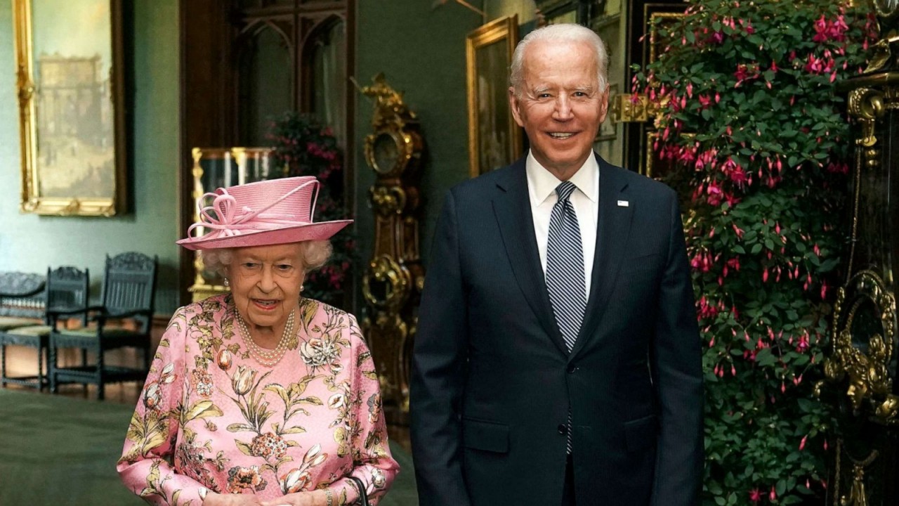 (09.09) Tổng thống Mỹ Joe Biden đã gửi lời chia buồn với nước Anh sau khi Nữ hoàng Anh Elizabeth II qua đời - Ảnh: Tổng thống Mỹ Joe Biden và Nữ hoàng Anh Elizabeth II tháng 6/2021. (Nguồn: Getty Images) (09.09) Tổng thống Mỹ Joe Biden đã gửi lời chia buồn với nước Anh sau khi Nữ hoàng Anh Elizabeth II qua đời - Ảnh: Tổng thống Mỹ Joe Biden và Nữ hoàng Anh Elizabeth II tháng 6/2021. (Nguồn: Getty Images)