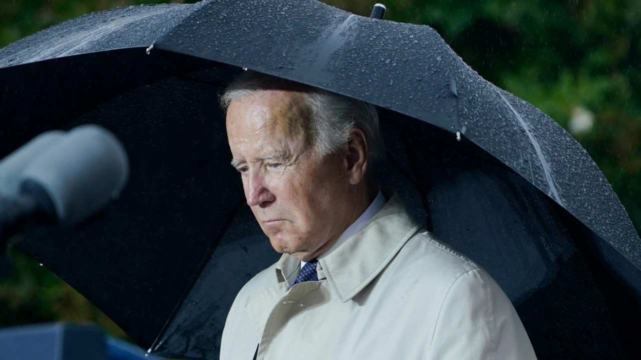 (09.12) Tổng thống Mỹ Joe Biden đặt vòng hoa tưởng niệm 21 năm diễn ra sự kiện 11/9 tại Lầu Năm góc, Washington D.C., Mỹ. (Nguồn: AP)