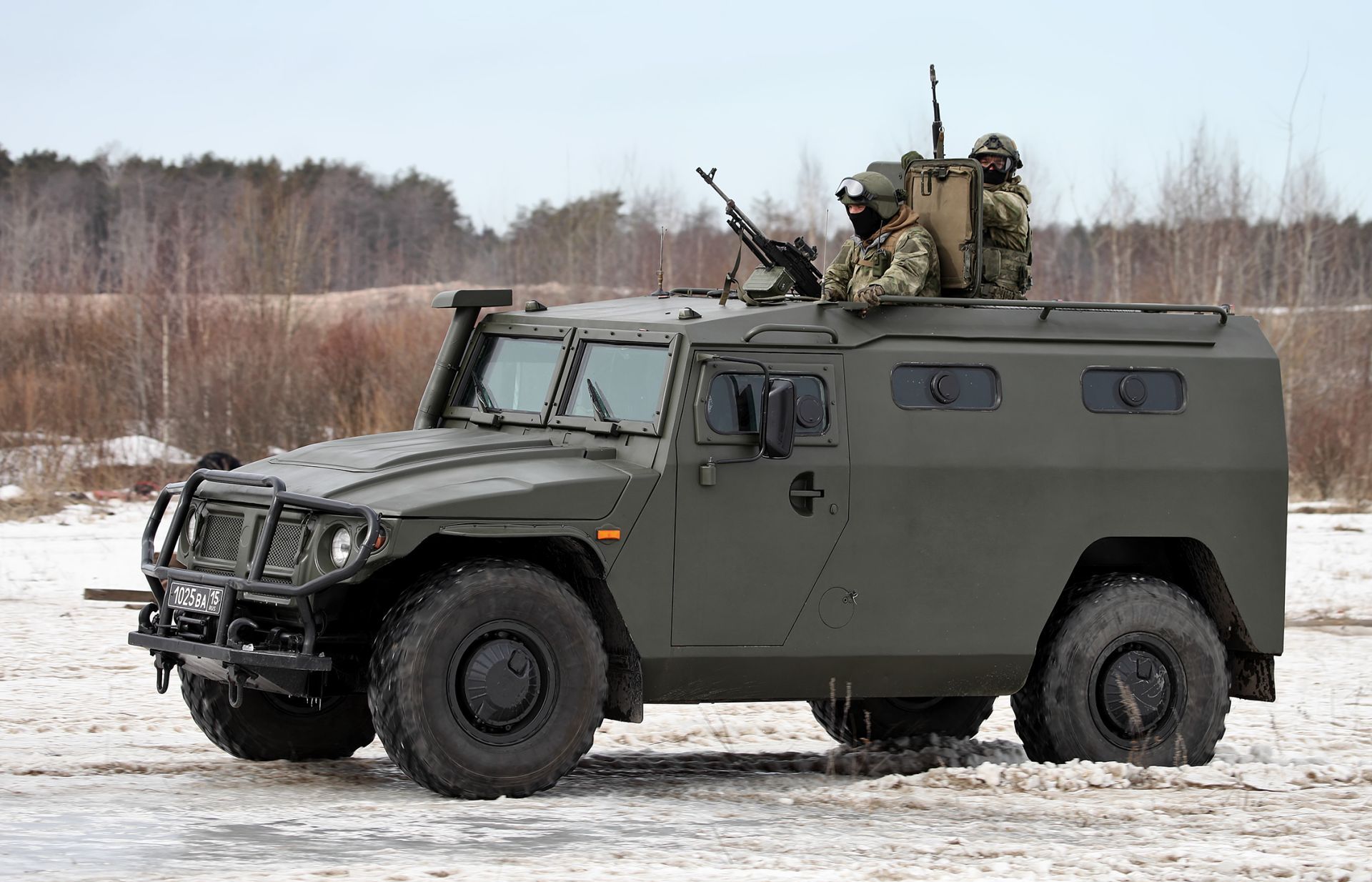 Nga điều động hàng chục xe bọc thép hỗ trợ quân cảnh tại Syria