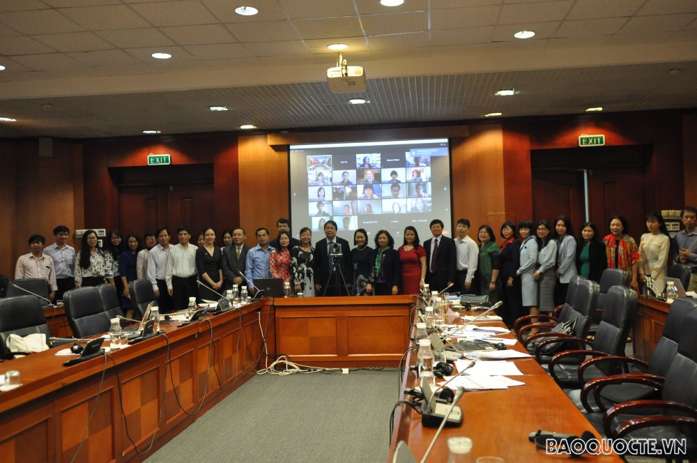 Các đại biểu và khách mời tham dự sự kiện chụp ảnh lưu niệm. (Ảnh: Minh Quân) Các đại biểu và khách mời tham dự sự kiện chụp ảnh lưu niệm. (Ảnh: Minh Quân)