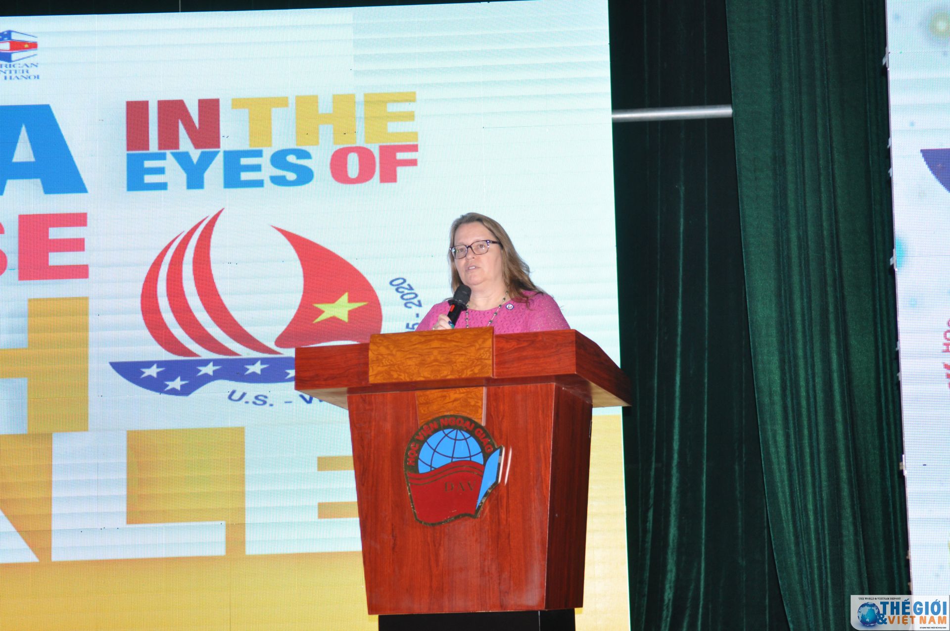 sinh vien ngoai giao vun dap quan he viet my qua nuoc my trong toi