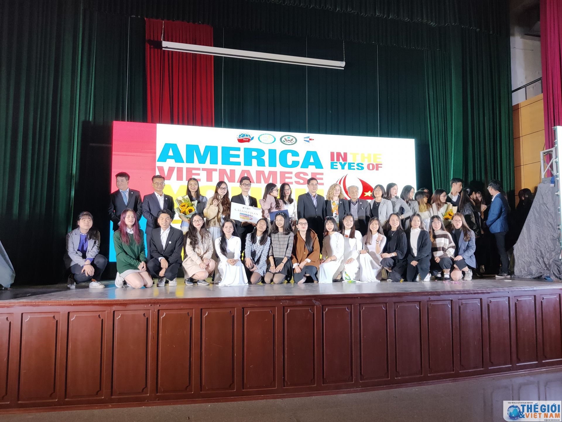 sinh vien ngoai giao vun dap quan he viet my qua nuoc my trong toi