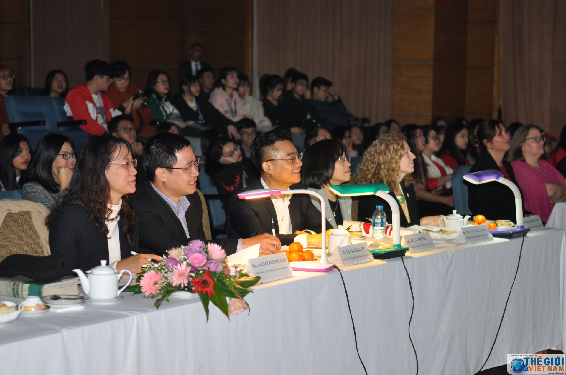 sinh vien ngoai giao vun dap quan he viet my qua nuoc my trong toi