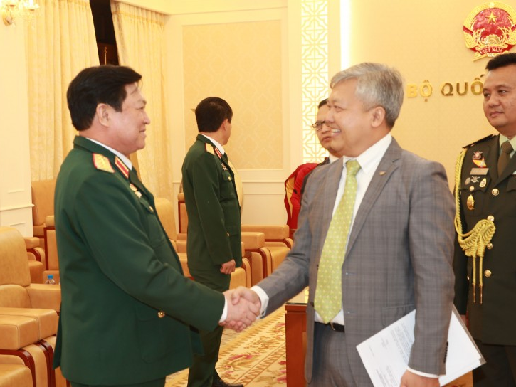 Bộ trưởng Bộ Quốc phòng tiếp Đại sứ các nước