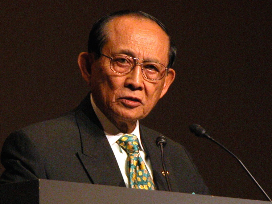 Cựu Tổng thống Philippines thăm Trung Quốc