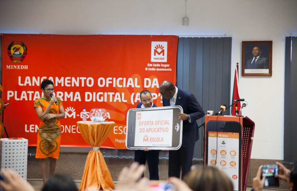 Movitel bàn giao phần mềm hỗ trợ giáo dục cho Mozambique