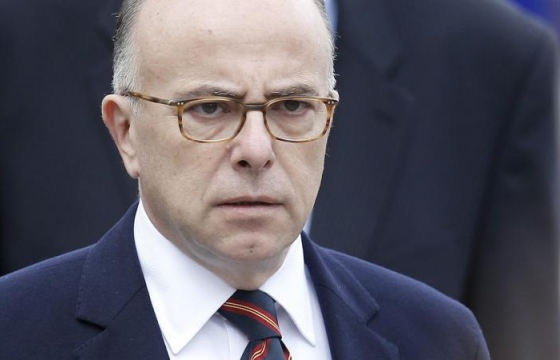 Pháp: Bộ trưởng Nội vụ phản đối việc cấm Burkini