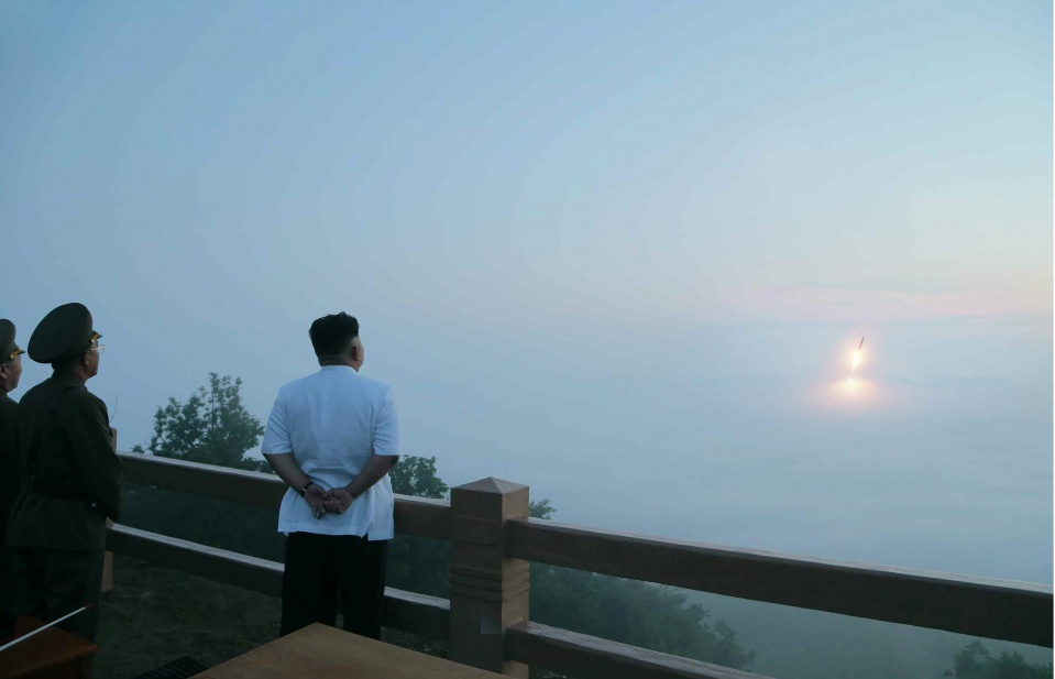 Lãnh đạo Triều Tiên chỉ đạo diễn tập bắn tên lửa