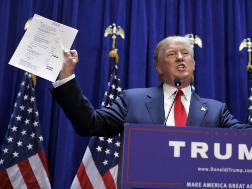 Donald Trump dọa “ra đòn” hiểm hơn với bà Clinton trong cuộc tranh luận tới