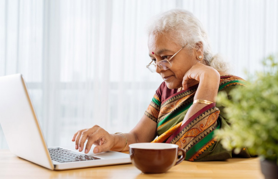 Người già sử dụng công nghệ thông tin sẽ hạnh phúc hơn