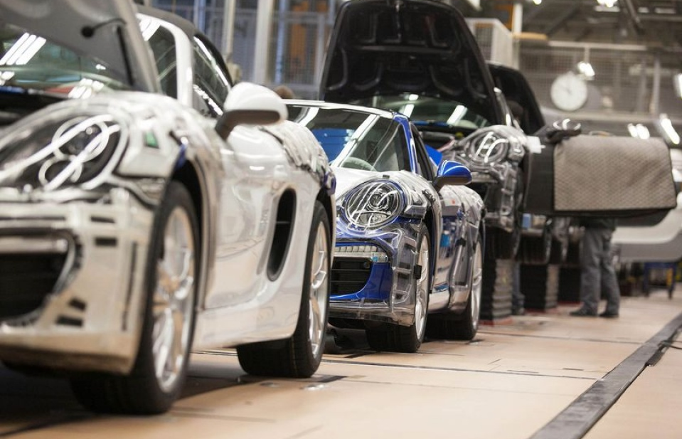 Volkswagen bị điều tra gian lận khí thải với dòng xe Porsche