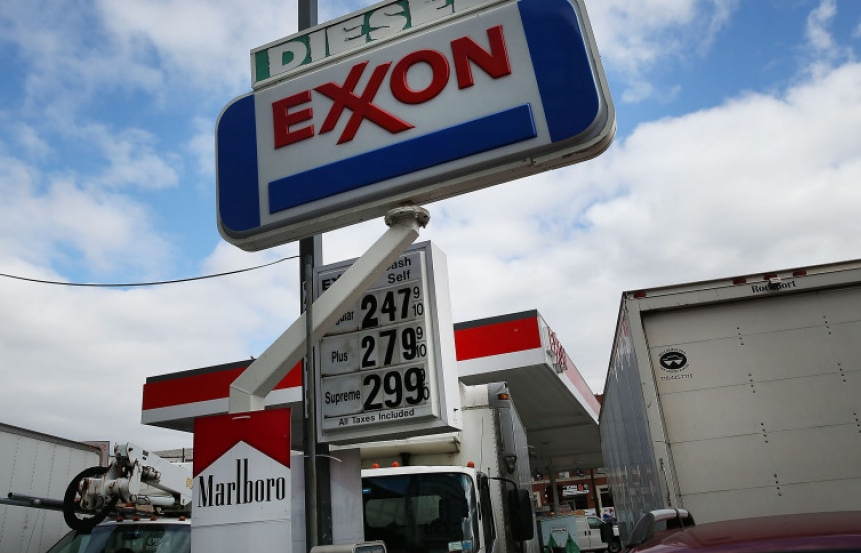 Giá dầu mỏ thế giới tăng cao nhất kể từ giữa năm 2015