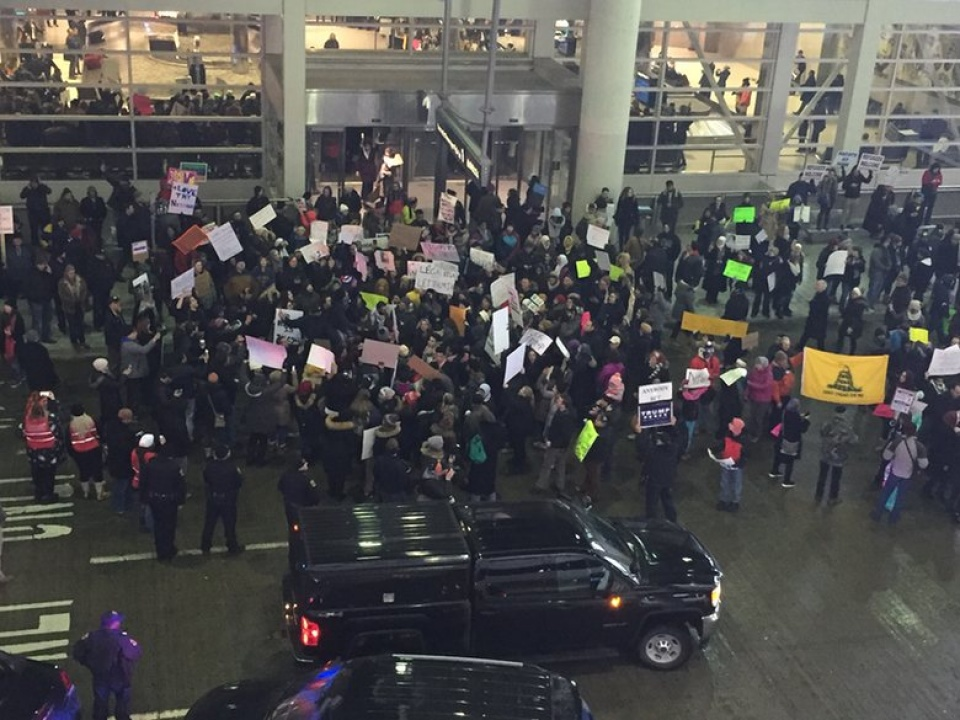 Tổng thống Mỹ bảo vệ quyết định cấm nhập cảnh với các quốc gia Hồi giáo