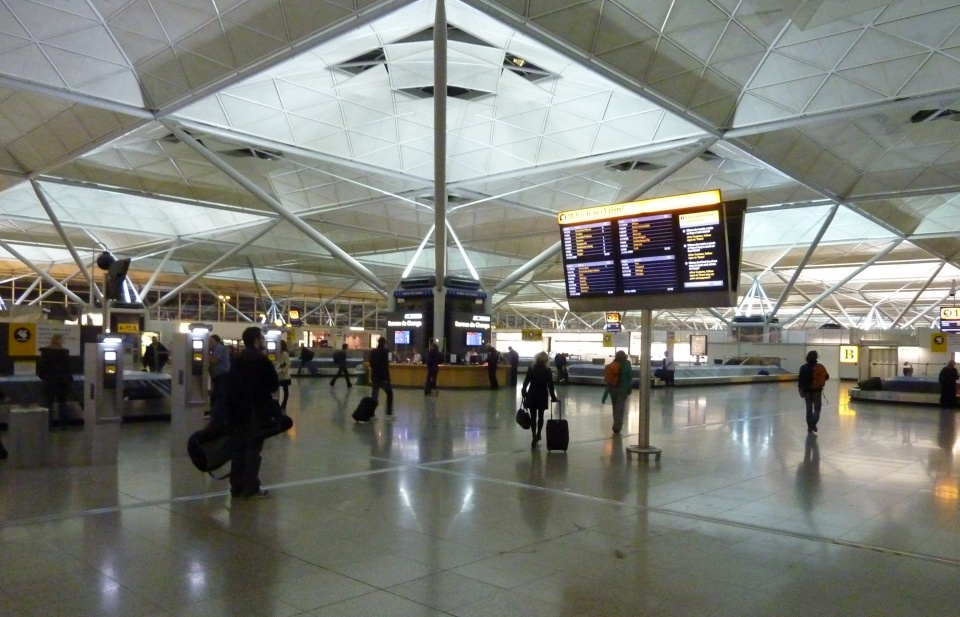 Anh bắt giữ đối tượng chuẩn bị tấn công khủng bố ở sân bay