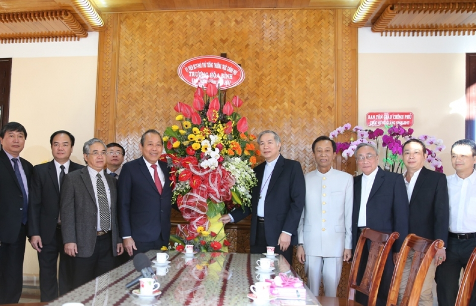 Phó Thủ tướng Thường trực chúc mừng Giáng sinh đồng bào Công giáo Kon Tum