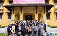 ra mat sach chien dich ho chi minh giua long paris cua nha ngoai giao vo van sung bang tieng phap