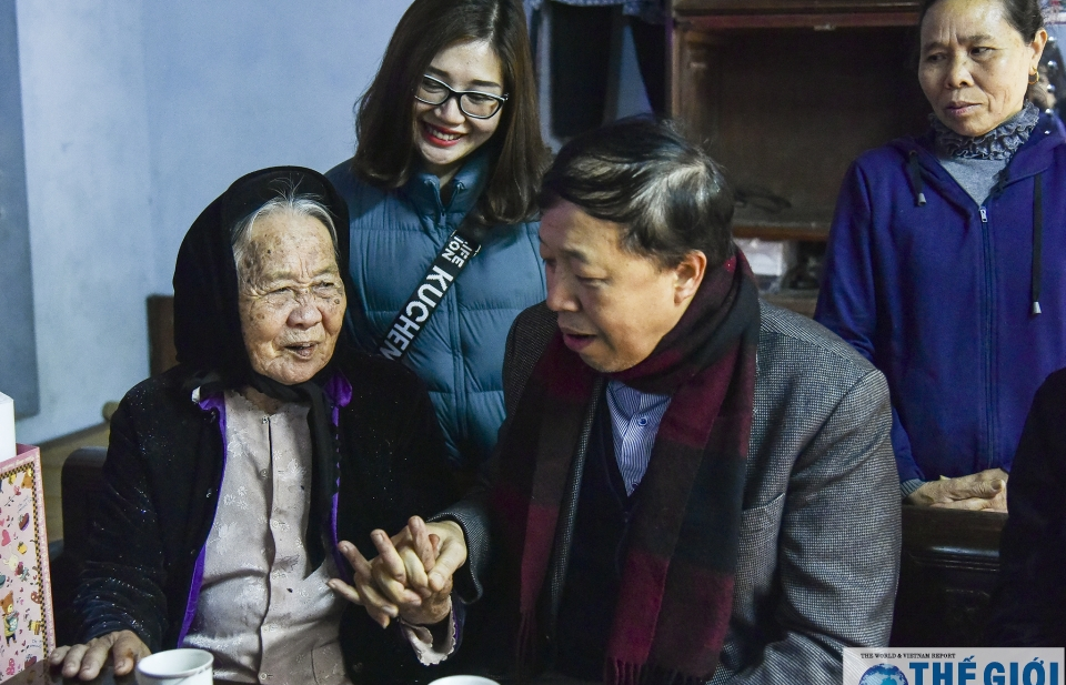 Công đoàn Bộ Ngoại giao thăm hỏi, chúc Tết Mẹ Việt Nam Anh hùng