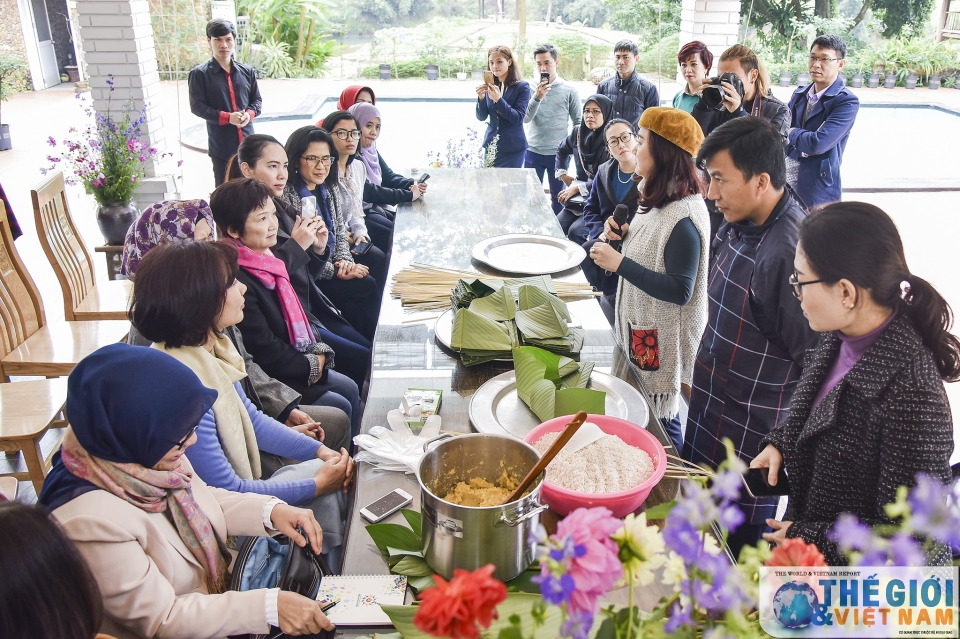 nhom awch trai nghiem lam banh chung