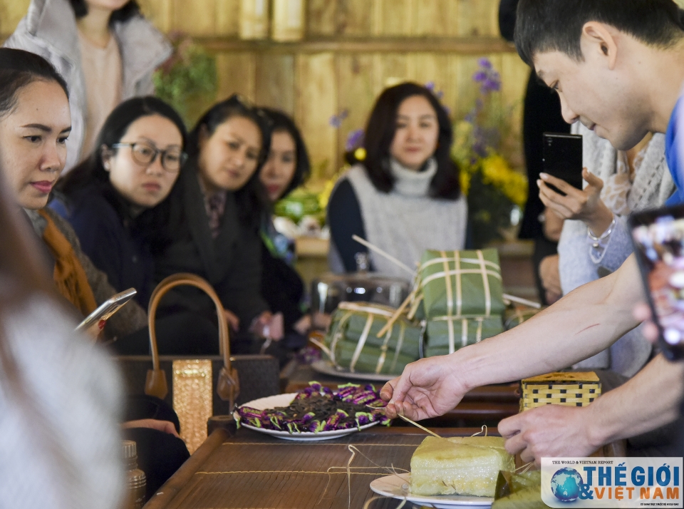 nhom awch trai nghiem lam banh chung