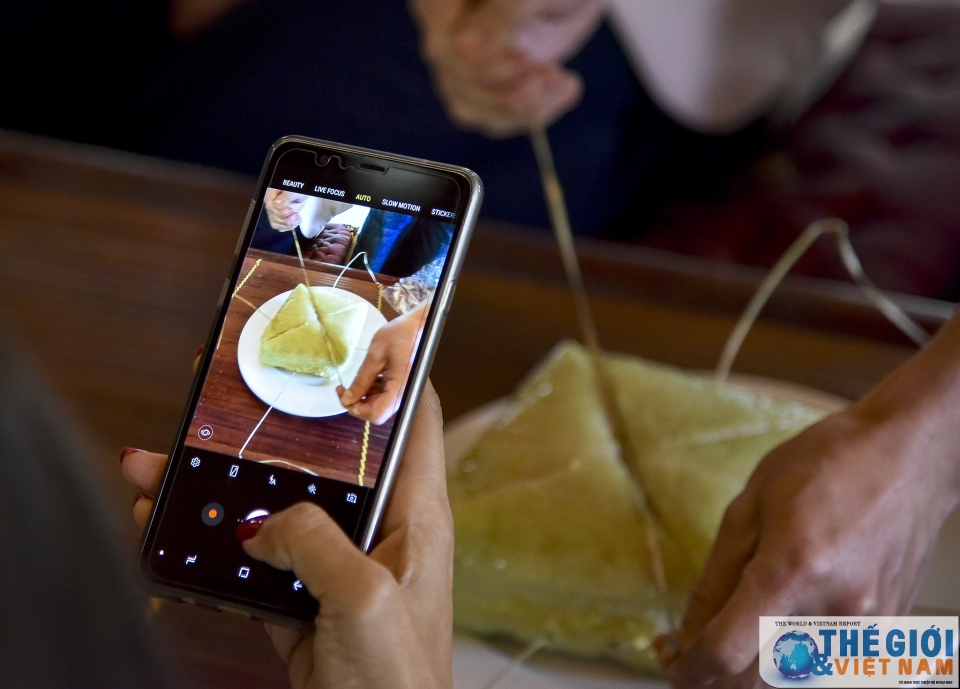 nhom awch trai nghiem lam banh chung