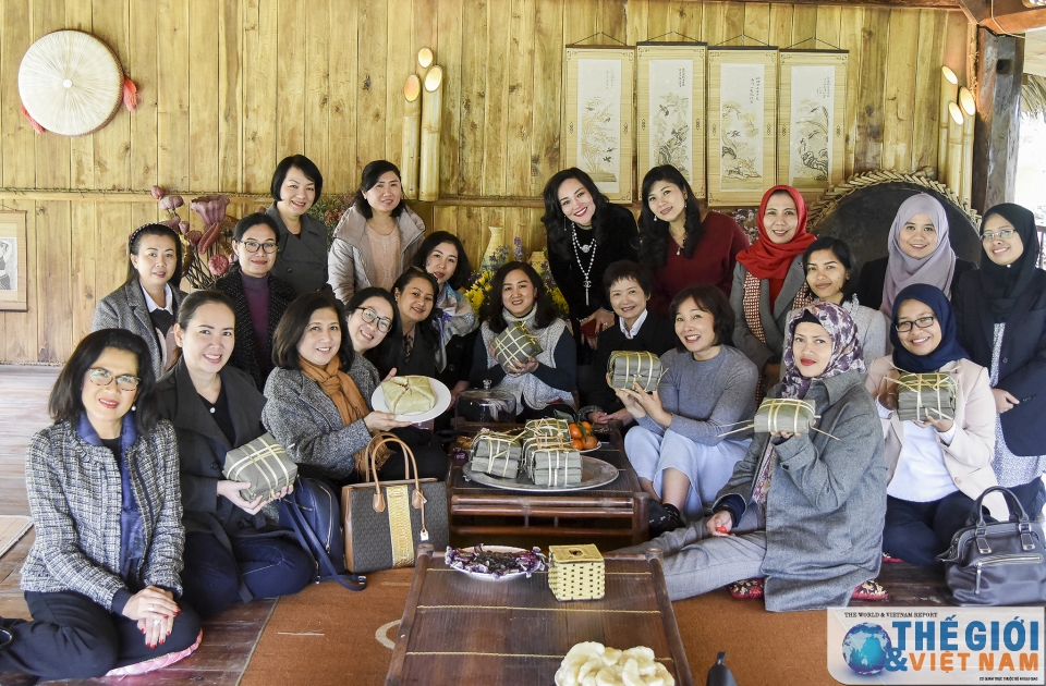 nhom awch trai nghiem lam banh chung