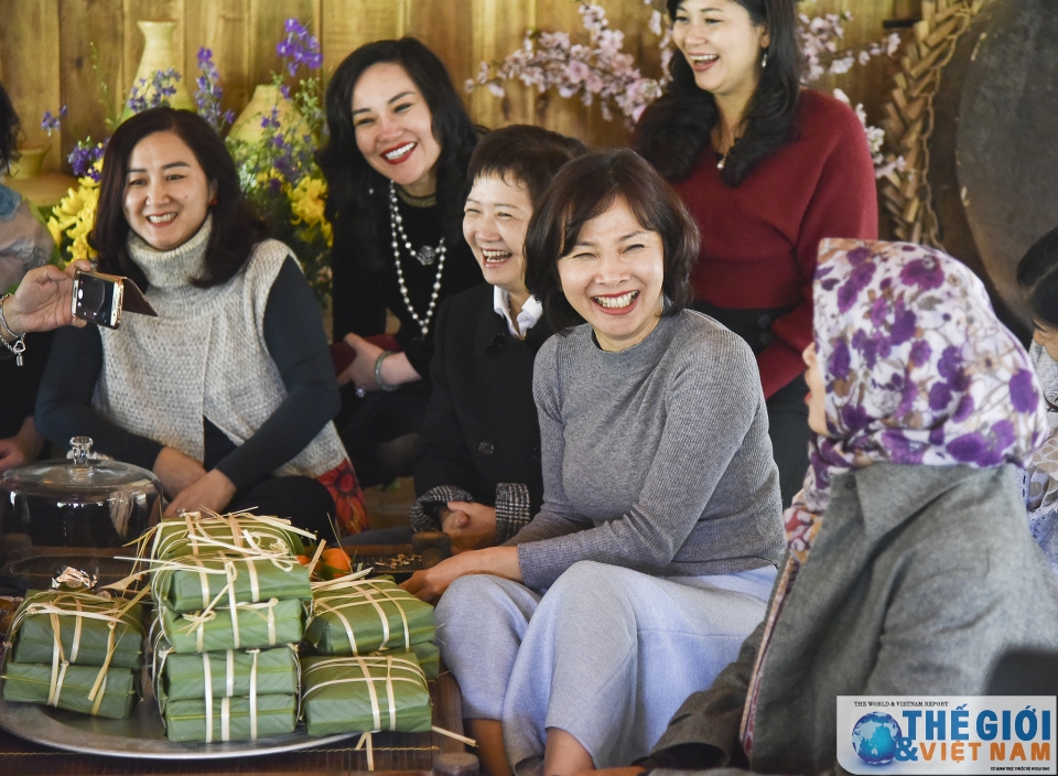 nhom awch trai nghiem lam banh chung