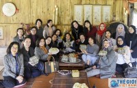 nhom awch trai nghiem vuot nan tai lang gom bat trang