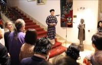 tong lanh su quan viet nam tai vancouver canada mo tiec mung xuan 2020 cho ba con kieu bao