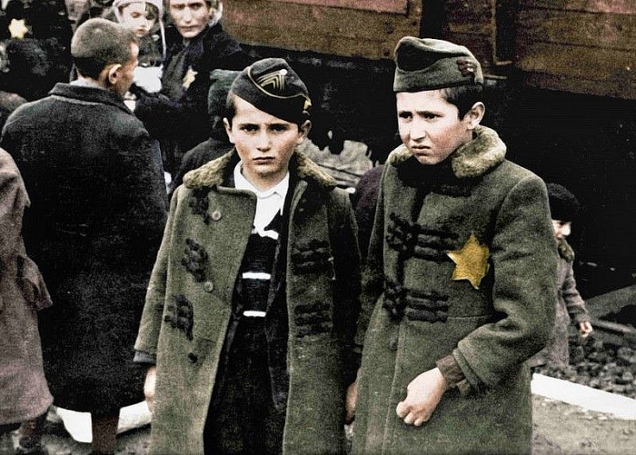 Ảnh màu hiếm lột tả sự tàn bạo trong trại tập trung của Đức Quốc xã anh mau hiem lot ta su tan bao trong trai tap trung cua duc quoc xa