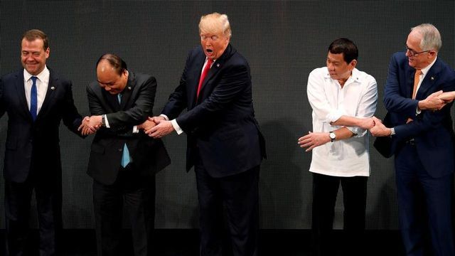 Điểm lại những bức ảnh ghi dấu ấn của Tổng thống Mỹ Donald Trump trên chính trường thế giới