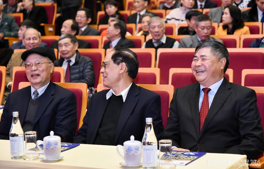 Phó Thủ tướng Phạm Bình Minh mừng thọ các cán bộ hưu trí Bộ Ngoại giao