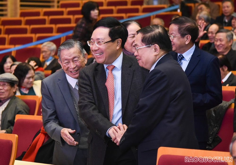 Phó Thủ tướng Phạm Bình Minh mừng thọ các cán bộ hưu trí Bộ Ngoại giao