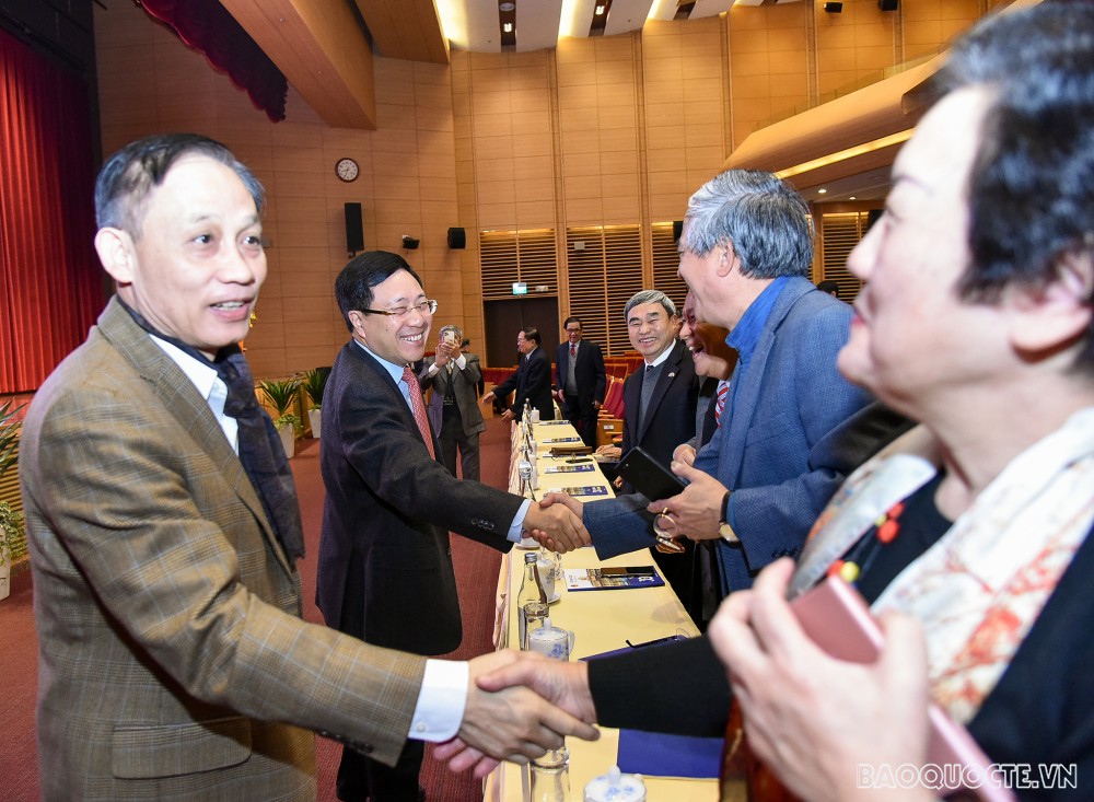 Phó Thủ tướng Phạm Bình Minh mừng thọ các cán bộ hưu trí Bộ Ngoại giao