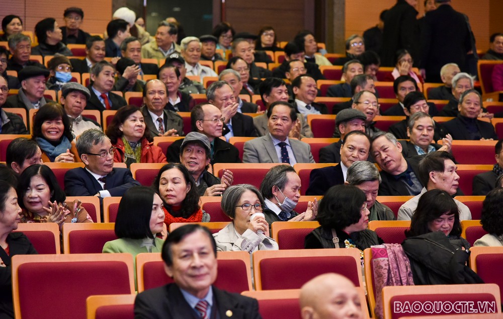 Phó Thủ tướng Phạm Bình Minh mừng thọ các cán bộ hưu trí Bộ Ngoại giao