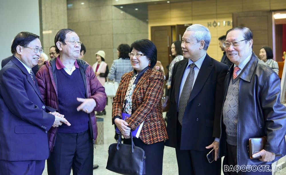 Phó Thủ tướng Phạm Bình Minh mừng thọ các cán bộ hưu trí Bộ Ngoại giao