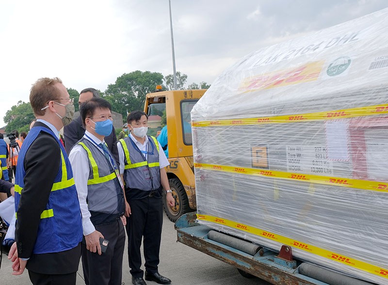 Chiến dịch tiêm chủng vaccine Covid-19: Hành trình đi tìm 'trái ngọt' Chiến dịch tiêm chủng vaccine Covid-19: Hành trình đi tìm 'trái ngọt'