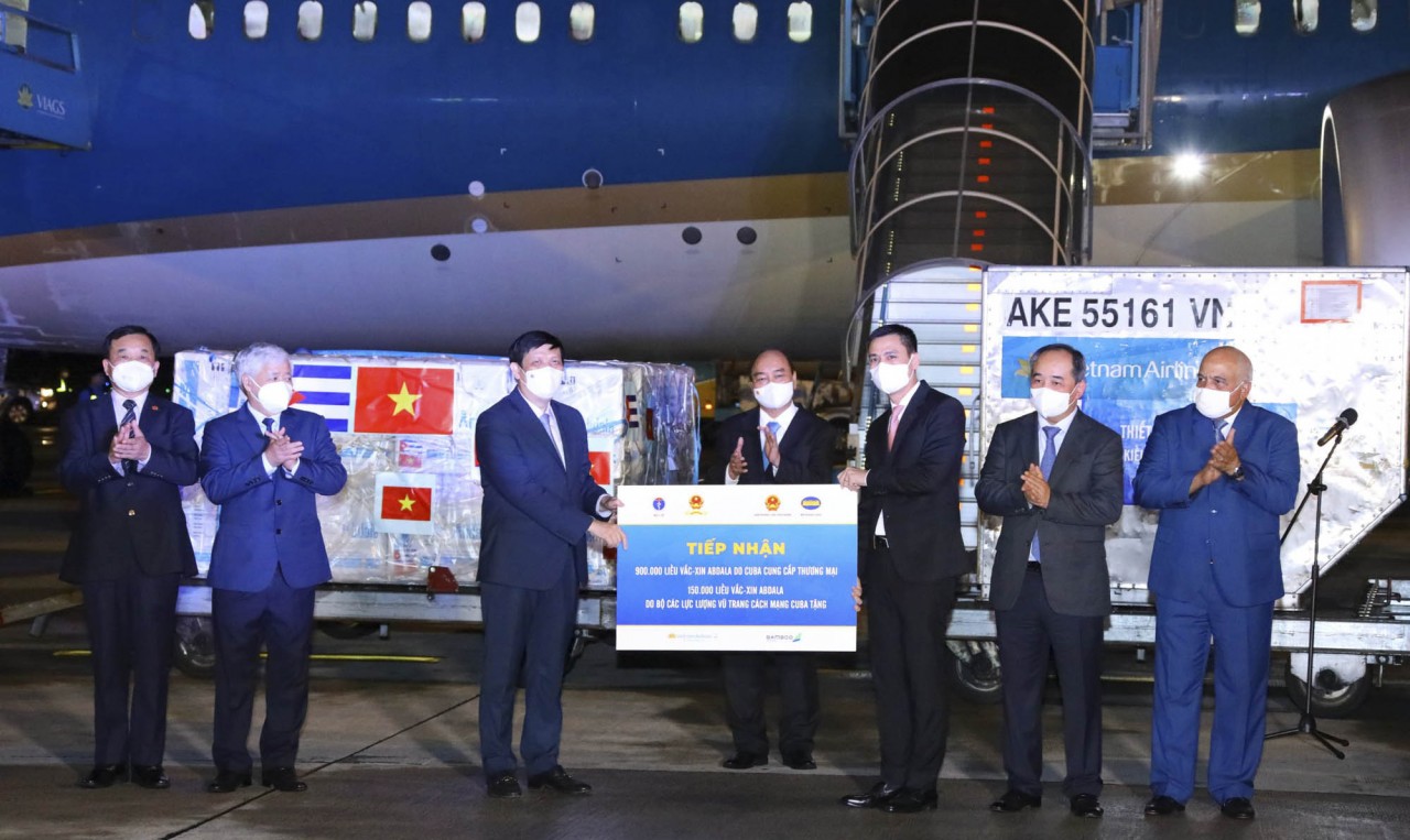 Chiến dịch tiêm chủng vaccine Covid-19: Hành trình đi tìm 'trái ngọt' Chiến dịch tiêm chủng vaccine Covid-19: Hành trình đi tìm 'trái ngọt'