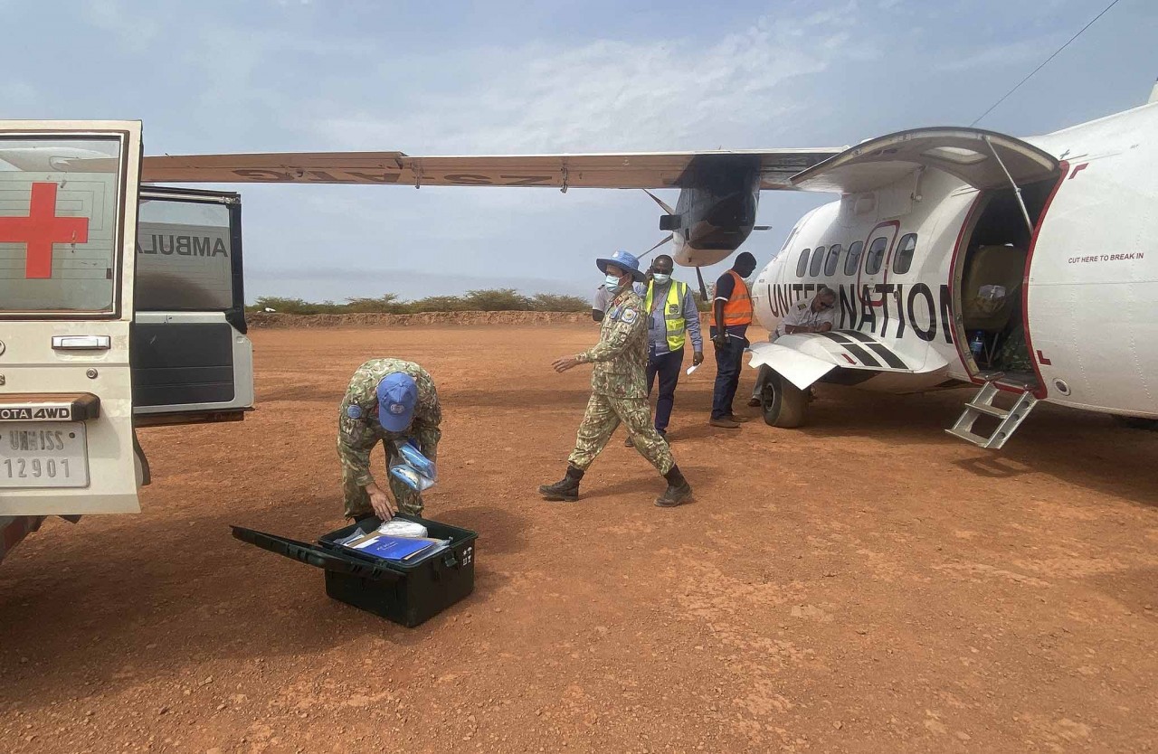 Bác sĩ ‘mũ nồi xanh’ Việt Nam và chuyến bay 600km cấp cứu kịp thời ca Covid-19 nặng Bác sĩ ‘mũ nồi xanh’ Việt Nam và chuyến bay 600km cấp cứu kịp thời ca Covid-19 nặng