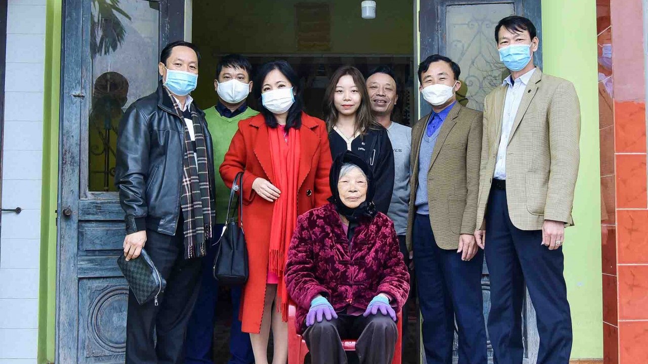 Tết về bên mẹ Việt Nam anh hùng