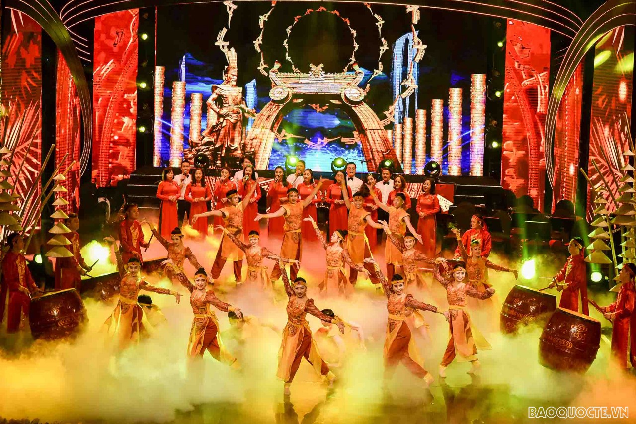 Xuân Quê hương 2022: Chủ tịch nước đánh trống khai hội mừng xuân