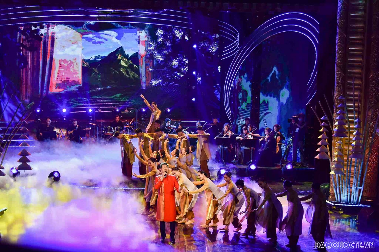 Xuân Quê hương 2022: Chủ tịch nước đánh trống khai hội mừng xuân