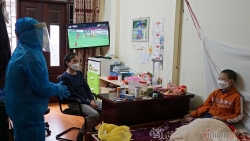 Người mắc Covid-19 điều trị tại nhà bị sốt, khi nào cần báo nhân viên y tế?