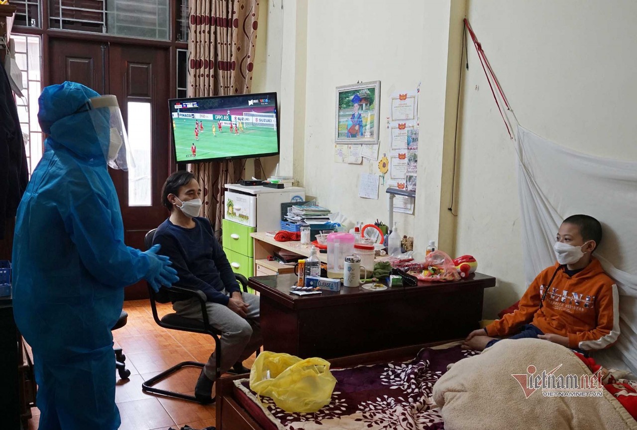 F0 triệu chứng nhẹ ở Hoàng Mai (Hà Nội) được theo dõi, điều trị tại nhà - Ảnh: N.Liên F0 triệu chứng nhẹ ở Hoàng Mai (Hà Nội) được theo dõi, điều trị tại nhà - Ảnh: N.Liên