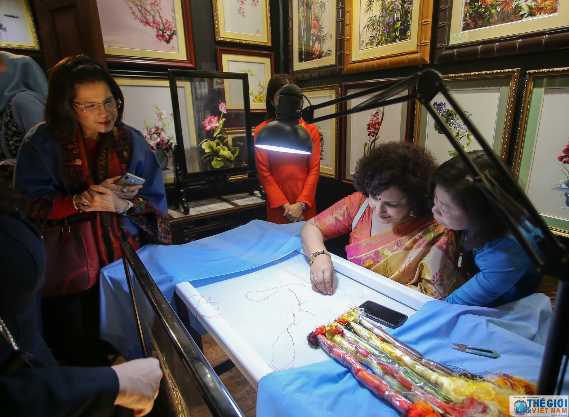 nhom awch gap mat dau xuan tro tai theu tay truyen thong