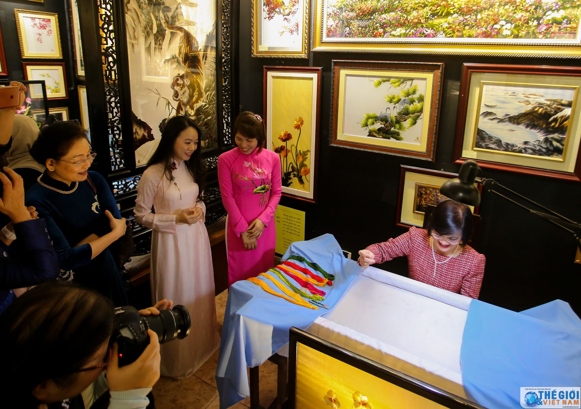 nhom awch gap mat dau xuan tro tai theu tay truyen thong