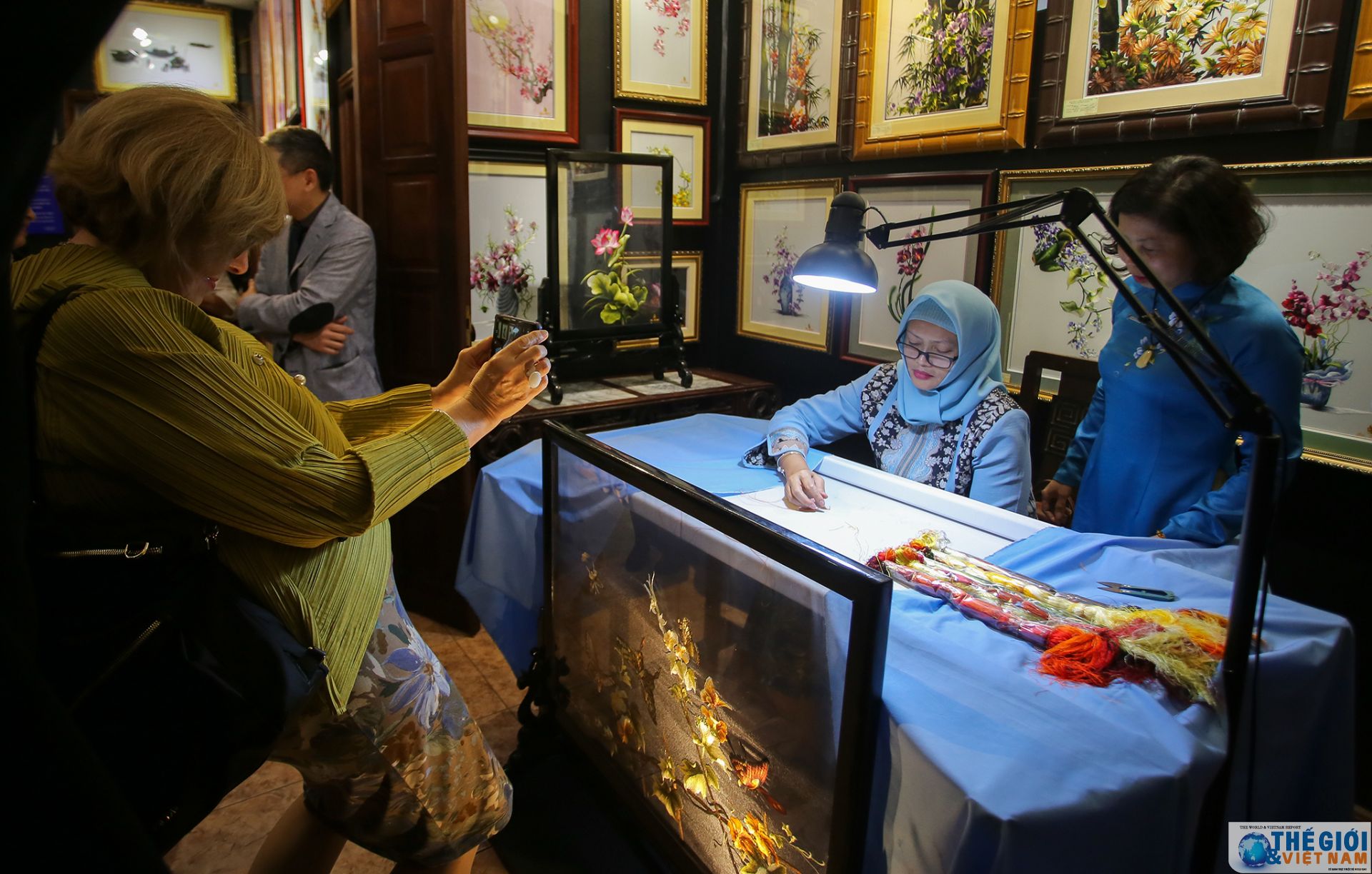 nhom awch gap mat dau xuan tro tai theu tay truyen thong